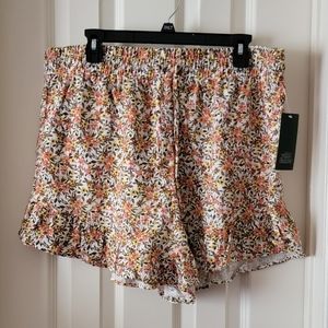 Ruffled bottom hem floral shorts